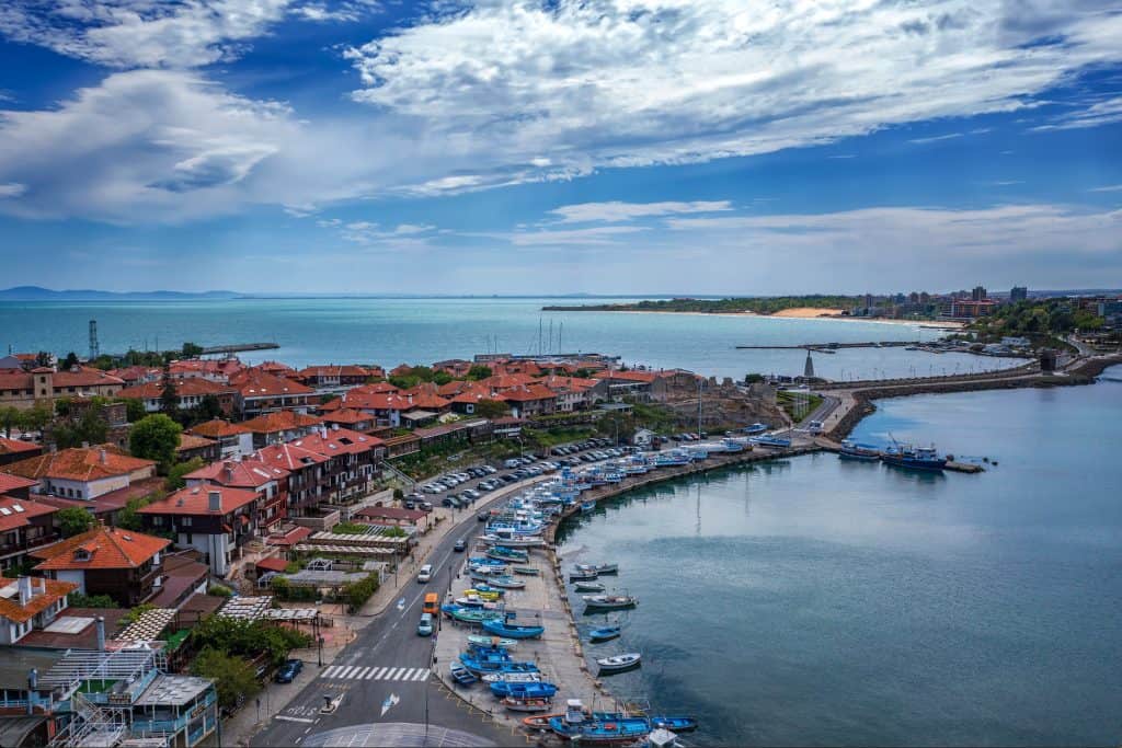 Panoramic view of a Bulgarian Black Sea city with harbor and coastline – Black Sea cities and seaside resorts